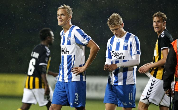 Skifte. Kasper Larsen fra OB (nummer to fra venstre) skifter til hollandsk fodbold. 