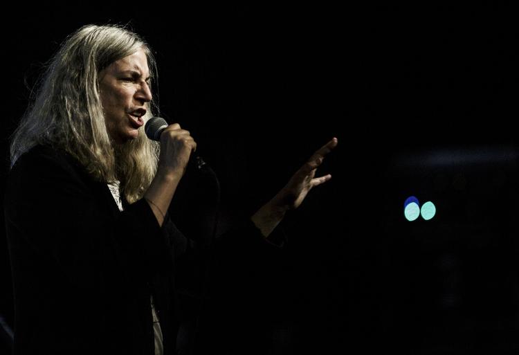 Ikon. Da Patti Smith til slut én for én flåede strengene af sin guitar i 'My Generation', sluttede hun en fremtidsrettet cirkel om 'Horses'. 