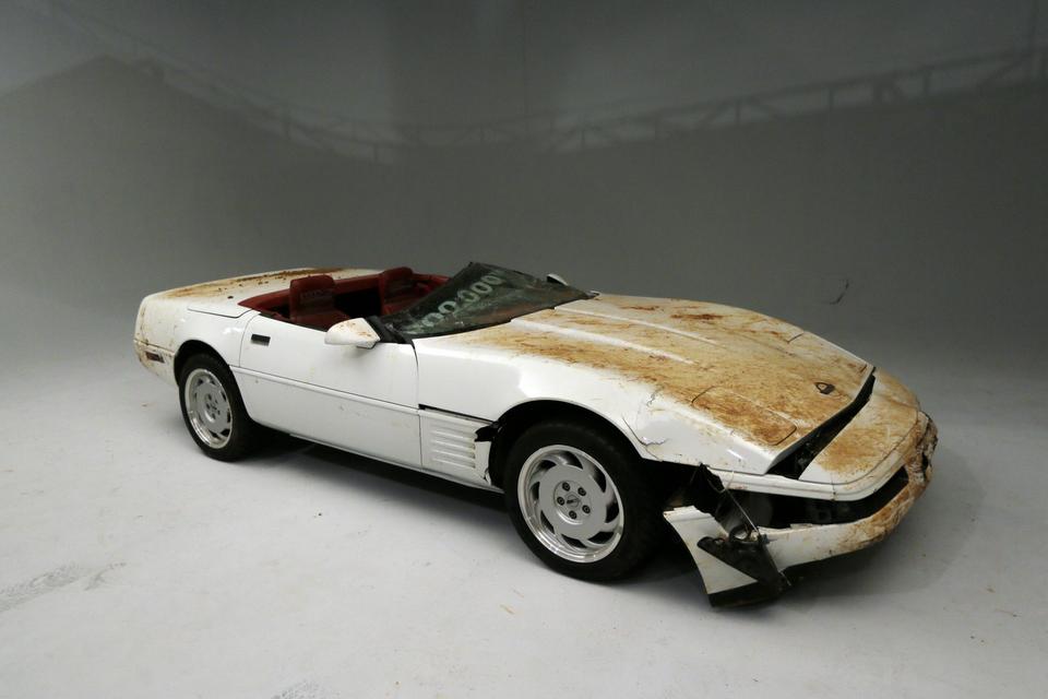 ROBUST. Corvette nr. 1 million er bygget i 1992. Dele af bilen slap uskadt fra faldet. 