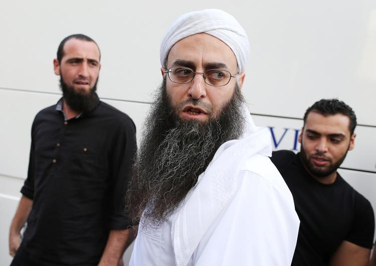 Anholdt. Ifølge det franske nyhedsbureau AFP er den sunnimuslimske leder og præst Ahmed al-Assir blevet anholdt. (arkivfoto) 