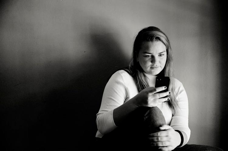 Afvist. 24-årige Nanna Vestergaard ville købe en iPhone 5 på kredit, men blev afvist i butikken efter en hemmelig vurdering af hendes økonomi. 