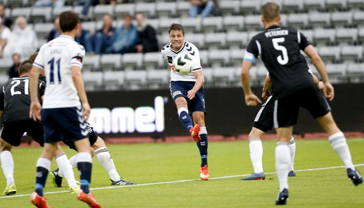 2-3. AGF kunne ikke fortsætte den gode stime. AaB tog alle tre point i Aarhus. 