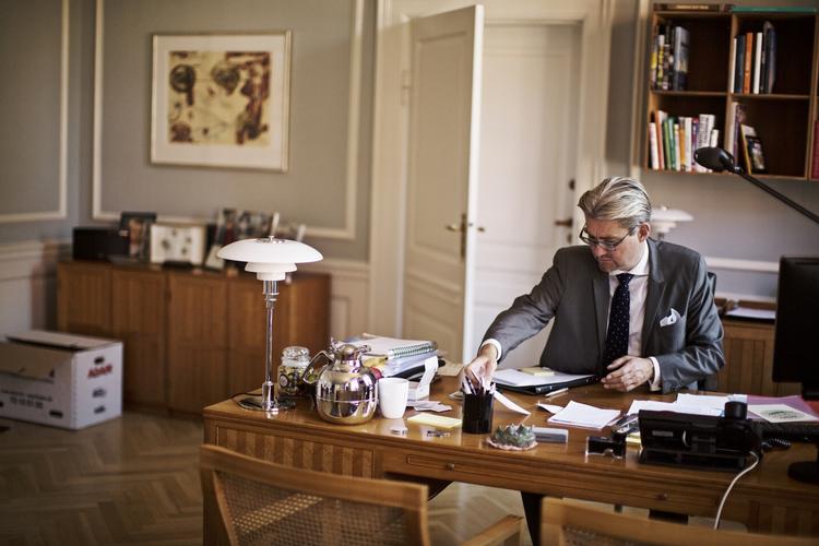 Indsats. Søren Pind vil gerne have fat i unge ballademagere så tidligt, at man kan sikre, at de kommer på ret kurs og bliver en del af fællesskabet. Men de præcis redskaber er han ikke klar med endnu. 