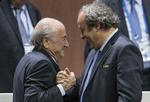 Afløser? Platini (th) vil gerne efterfølge Blatter (tv) som ny fodboldboss. 