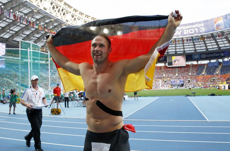 Kritik. Den tyske diskoskaster Robert Harting har i flere år kritiseret IAAF for at gøre for lidt i kampen mod doping. Bl.a. har han nægtet at deltage i en kåring, hvor tidligere dopingsyndere kunne blive hædret. 