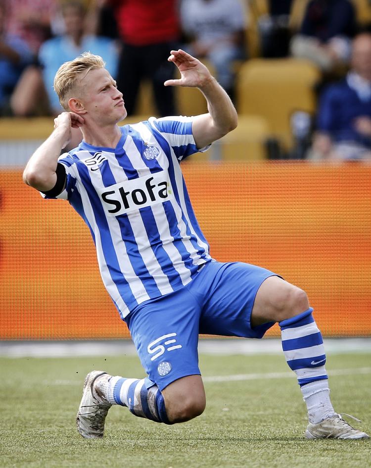 Superscoring. Lasse Rise bankede bolden ind til 2-0 fra 25-30 meter i 1. halvleg. Efter pausen var han tæt på, at score på frispark. 