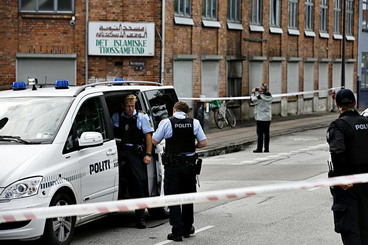 Brandattentat. Politiet er mødt talstærkt op i Københavns nordvestkvarter. 