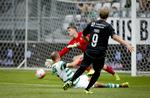1-0. Teemu Pukki sender bolden forbi Peter Friis i 1. halvleg. Efter pausen gentog han det hele med stil. 
