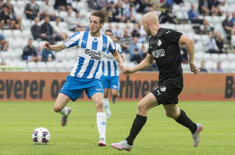 2-3. OB's Rasmus Falk (tv) måtte lade sig udskifte med en skade i hjemmekampen mod Randers. 