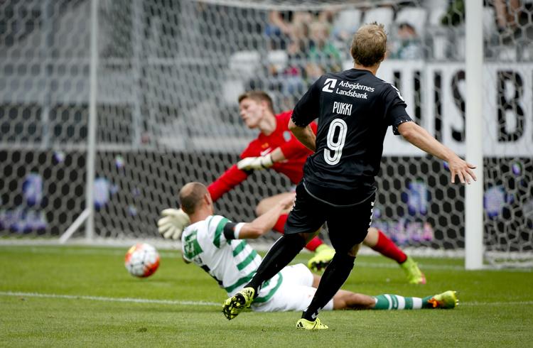 Sisu.  Teemu Pukki sparker Brøndby foran 1-0, og finnen viste høj klasse, da Viborg blev nedlagt med 4-0. 