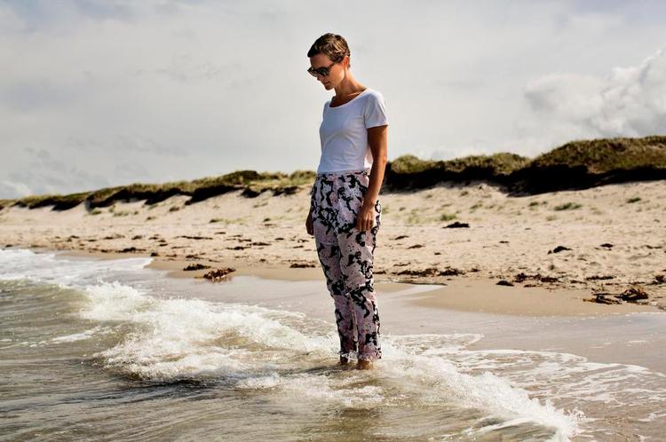 Frihed. Tv-værten og journalisten Lise Rønne nyder at have oceaner af tid med familien bl.a. i svigermors sommerhus i Rørvig. 