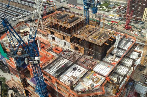 HUDSON Yards 10-bygningen er foreløbig nået til 18. etage. Den skal blive 52 etager høj. Indvielse i 2016. 