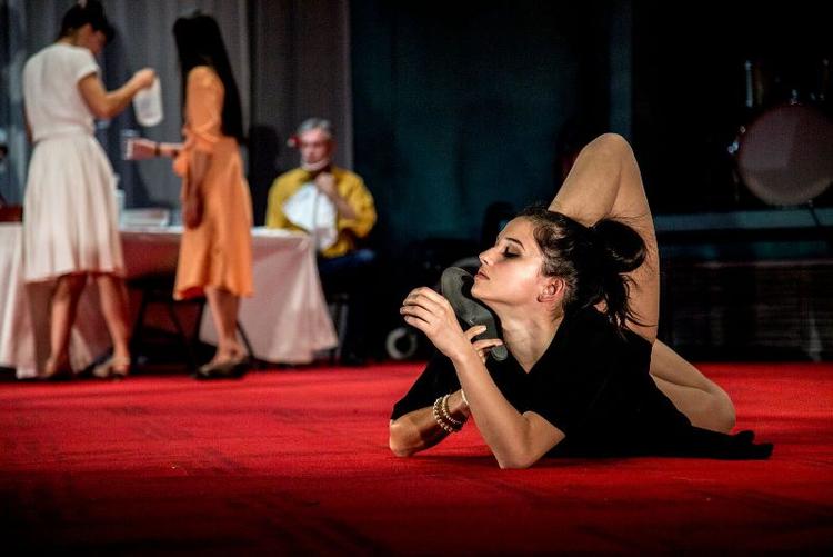 Vader. Peeping Tom-kompagniet fra Belgien er superstjerner på den internationale dansescene. 