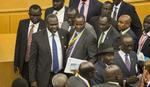 Konflikt. Sydsudans præsident  Salva Kiir (til højre for midten med sort hat) og leder af  oprørsgruppen Nuer Riek Machar (nummer to fra venstre) under fredsforhandlingerne i Etiopien. 