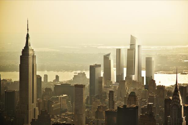 OPAD. En række nye tårne vil give New Yorks skyline en ny profil i de kommende år. Hudson Yards bliver bygget oven på en aktiv jernbanelinje. 