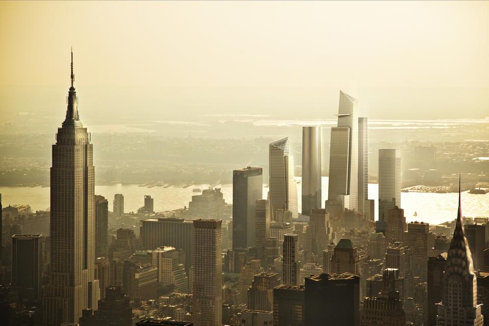 OPAD. En række nye tårne vil give New Yorks skyline en ny profil i de kommende år. Hudson Yards bliver bygget oven på en aktiv jernbanelinje. 