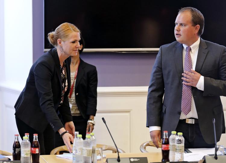 SAMRÅD. Integrationsminister Inger Støjberg blev modtaget til samrådet af Dansk Folkepartis Martin Henriksen. 