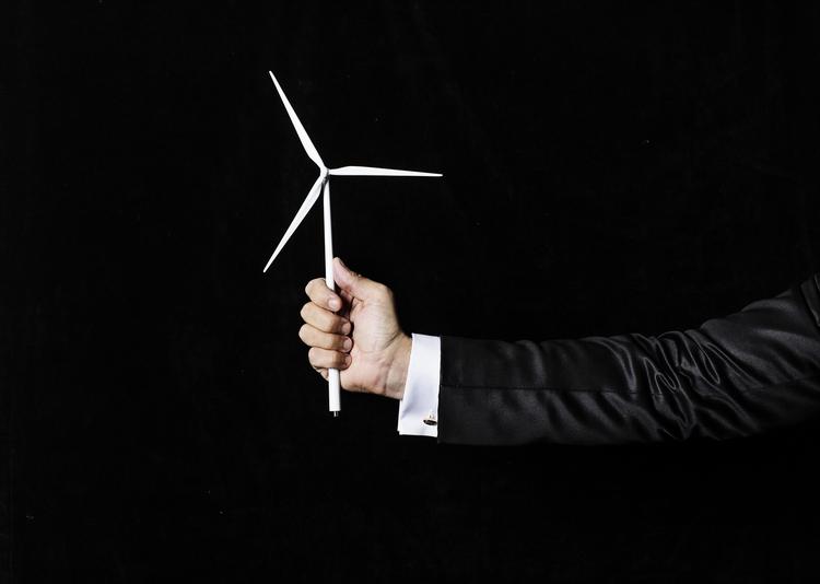 Vindenergi. Vestas levede i flere år et omtumlet liv med et farverigt persongalleri som underliggende motor. Nu er der andre boller på suppen. Kedeligt er blevet cool hos verdens største vindmølleproducent. 