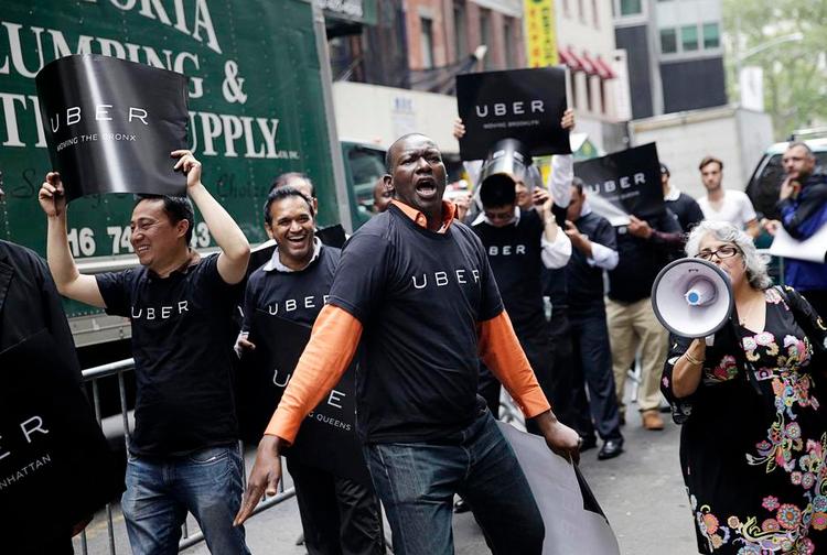 Uber. I maj protesterede Uber-chauffører mod et forslag om at skærpe reglerne for Uber-kørsel i New York. 