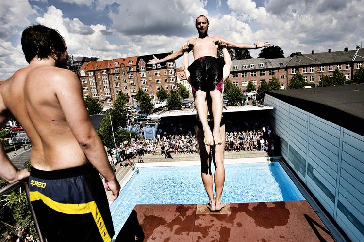 Tandem. Der er DM i vandbombe på den første dag af Copenhagen Health Week. 
