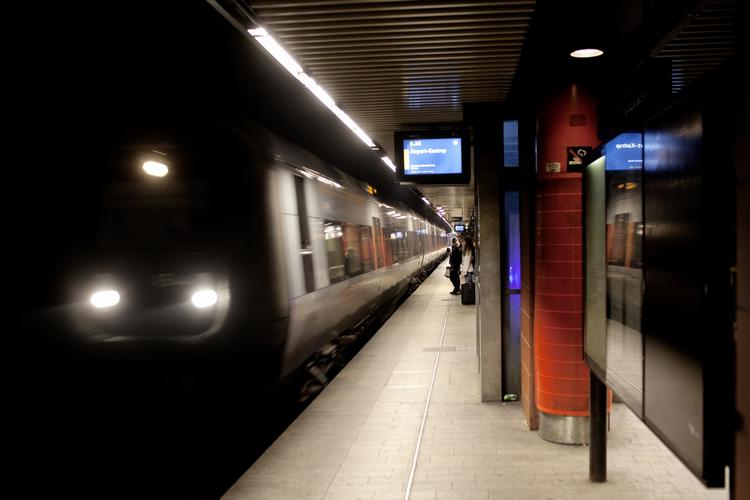 Ud at se. Men hvilken billet skal man vælge? Det spørgsmål giver landets passagerer grå hår i hovedet, for takstsystemerne gør priserne meget svære at gennemskue. 