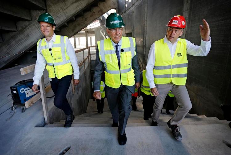 Ansvar. Jørn Neergaard Larsen på job som minister. Her ved et besøg på byggepladsen Copenhagen Arena. Han anser det for en mærkesag at bevare den danske model på arbejdsmarkedet. 