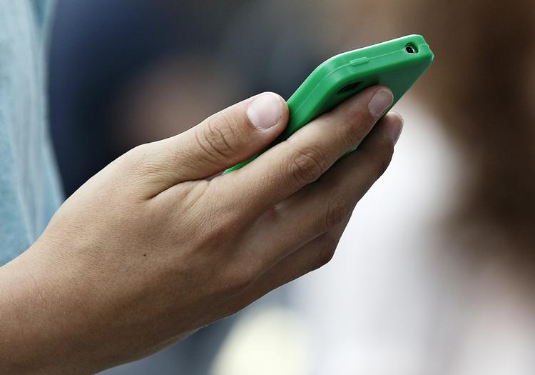 LOL. Udtryk som ha-ha eller he-he har så småt overtaget førstepladsen, som vores måde at udtrykke, at vi griner på sociale medier. 