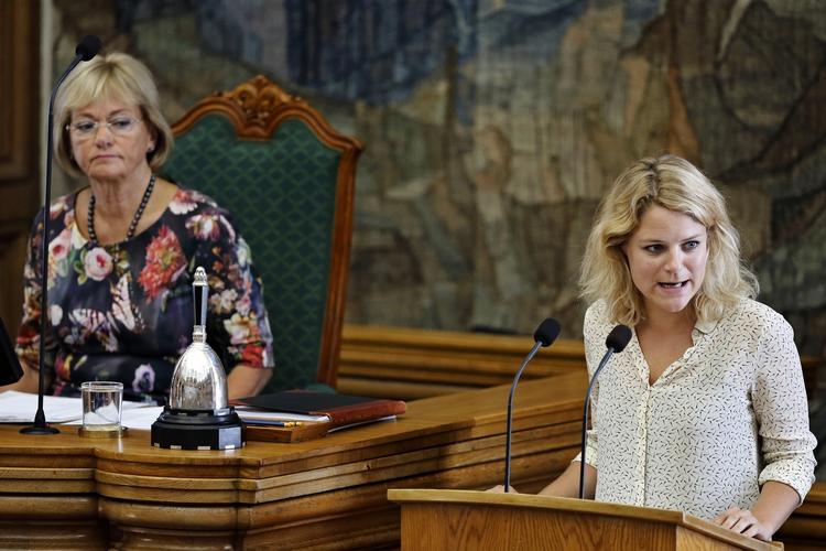 Debat. 2. behandling af regeringens lovforslag om integrationsydelse skabte debat i folketingssalen. Partier i rød blok rettede stærk kritik. 