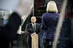 Duel. Helle Thorning-Schmidt (S) og  Lars Løkke Rasmussen (V) i debat hos TV2 i valgstudiet på Christiansborg Slotsplads. 