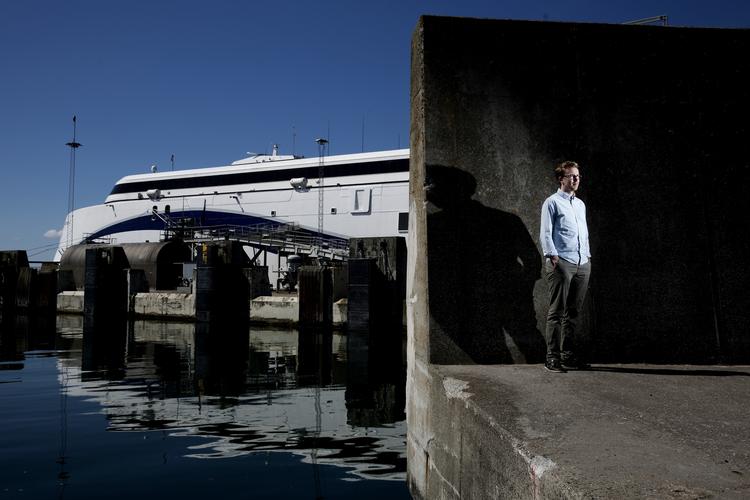 snert. Thomas Tang og de andre småaktionærer i Mols-Linien sidder i på 8,25 procent af aktiekapitalen selskabet. Kapitalfonden Polaris kæmper for at få fat i 90 procent af aktierne. 