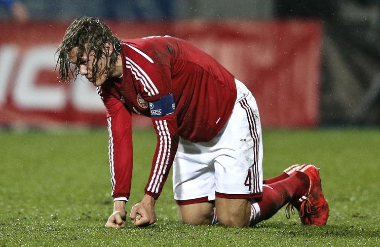 Uafgjort. Jannik Vestergaard var lige ved at afgøre aftenens Bundesligakamp til Werder Bremens fordel. Men danskerens forsøg ramte stolpen og kampen endte 1-1. 