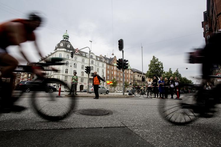SPIDSROD. Bilister i Københavns området skal forberede sig hjemmefra, hvis de vil undgå at blive stoppet af jernmænd søndag. 
