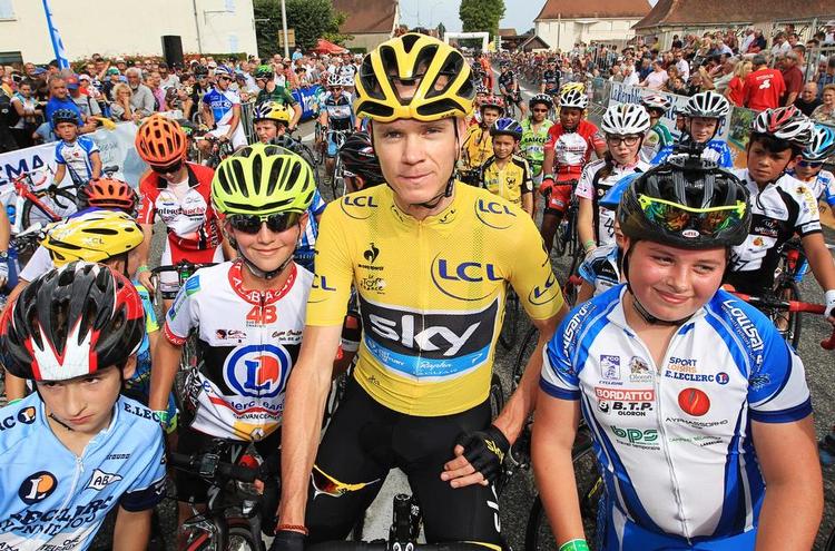 vuelta. Chris Froome har deltaget i en lang række gadeløb efter Tour-triumfen. Og han har ikke været helt så velforberedt til opgaven i Vueltaen, som han plejer at være. 