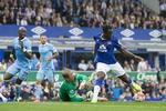 offisde. Romelu Lukaku havde bolden i Manchester Citys mål, men scoringen blev annulleret. 