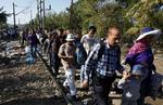 Drøm. Søndag eftermiddag havde over 6.000 flygtninge og migranter krydset grænsen til Serbien på vejen mod EU. 