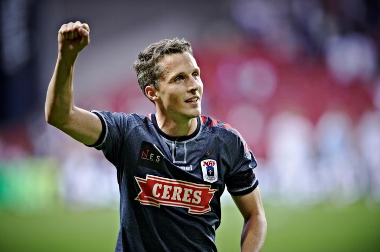 Intenst. Der var masser af dramatik og fire flotte mål, da FCK og AGF spillede 2-2 i Parken. 