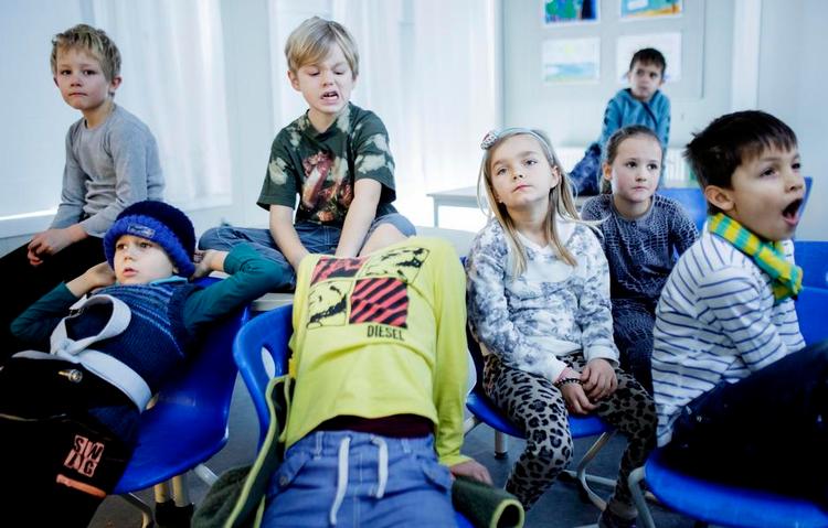 Skoletimer. Dansk Folkeparti, SF og Konservative sætter de lange skoledage på dagsordenen, når forligskredsen mødes i denne uge. 