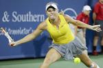 Opvarmning. Caroline Wozniacki møder i 1. runde i New Haven amerikaneren Alison Riske, der er nr. 56 på ranglisten. På verdensranglisten er Wozniacki kun rykket frem, fordi hendes nærmeste rivaler har scoret endnu færre point end hende i forhold til samme periode af sidste år. 