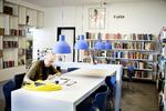 Biblioteksbruger. Ove Nielsen på 73 kommer næsten dagligt på Solvang Bibliotek. Han har et stop-ur med og sidder i halvanden time og læser dagens avis »Så behøver jeg ikke købe den selv«, siger han. 