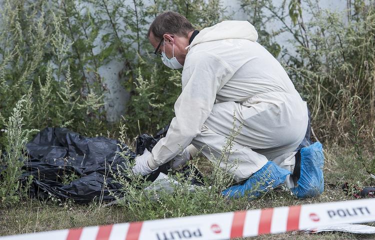 Drabssag. Politiet fandt kort efter drabet sorte plastsække indeholdende sengetøj, diverse værktøj og andre personlige effekter, der tilhørte den dræbte Hafida på Holsbjergvej i Albertslund. 