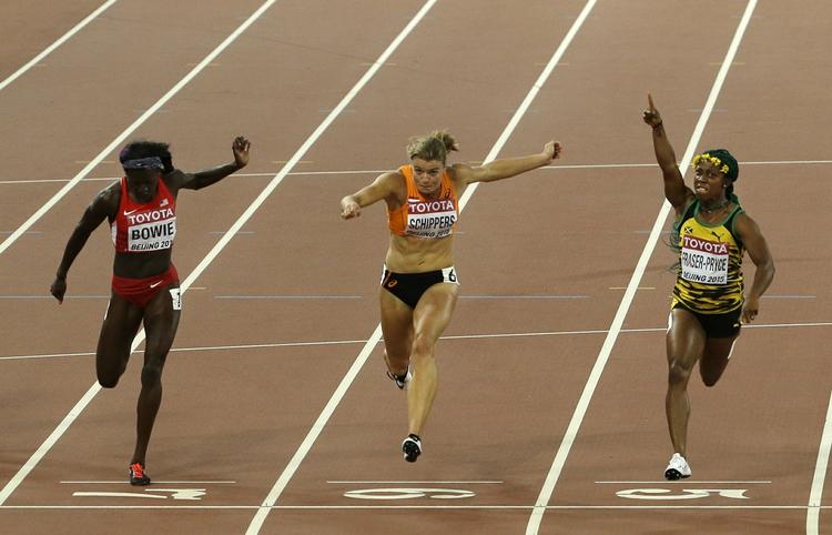 PODIET. Bronze, sølv og guld løber over målstregen i Beijing: Tori Bowie, Dafne Schippers og Shelly-Ann Fraser-Pryce. 