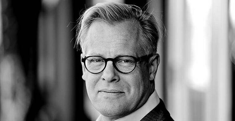 Udmelding. »Flyene skal af sted igen hurtigst muligt - indenfor den militærfaglige anbefaling«, siger forsvarsminister Carl Holst (V). 