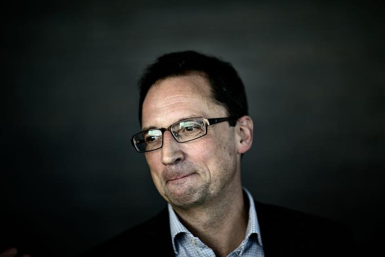 Overkill. Et brev fra direktør på Det Kongelige Teater, Morten Hesseldahl, til partiernes kulturordførere, om at Det Kongelige kan blive nødt til at lukke en scene, hvis kravet om besparelser fastholdes, kan koste direktøren på troværdigheden, mener professor emiritus Jørn Langsted. 