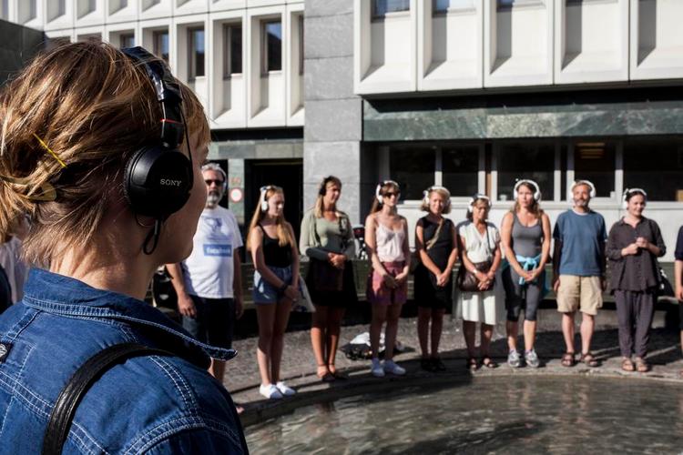 Dødsmeditation. Det gælder den indre langfart, når Osynliga Teatern (herover) og Wunderland inviterer på hver deres sansevandring. 