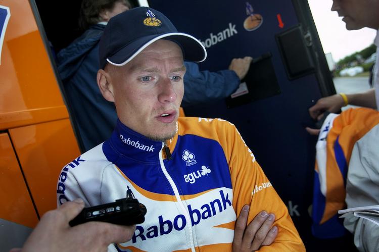 vidneudsagn. Som rytter for Team Rabobank modtog  Michael Rasmussen dopingstoffer af holdets læge. 