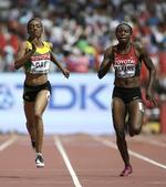 TABER. Joyce Zakary (th.) har gjort det godt på 400 meter i år, men årsagen kan have været doping. I hvert fald har hun nu en sag kørende under VM i Beijing. 