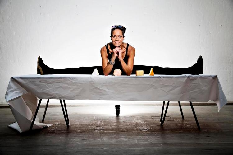 Kvalitetsbevidst. Lækre nylonstrømper til de lange ben og gode oste til sig selv og sønnerne, er nogle af de ting, Lotte Heise prioriterer. 