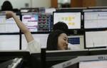 bedre. Det er ikke bare de danske aktier, der stiger. Aktierne i Østen, der er forud på grund af tidszonerne, er alle lukket i plus. Her i Seoul med et beskedent plus på 0,73 procent. 