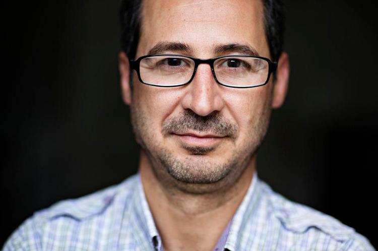 Presset. Hasan Ali Mohamas vidste, at han måtte gøre noget, da han fandt et videoklip med sin storebror, der af ukendte gerninsmænd var blevet dræbt og havde fået skudt det ene øje væk. 