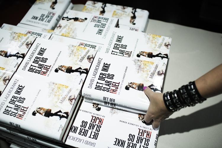 Bogudgivelse. Fortsættelse af Millennium-trilogien er en kontroversiel og længe ventet bogudgivelse. Poliitikens boghal holdt midnatsåbent i nat. 